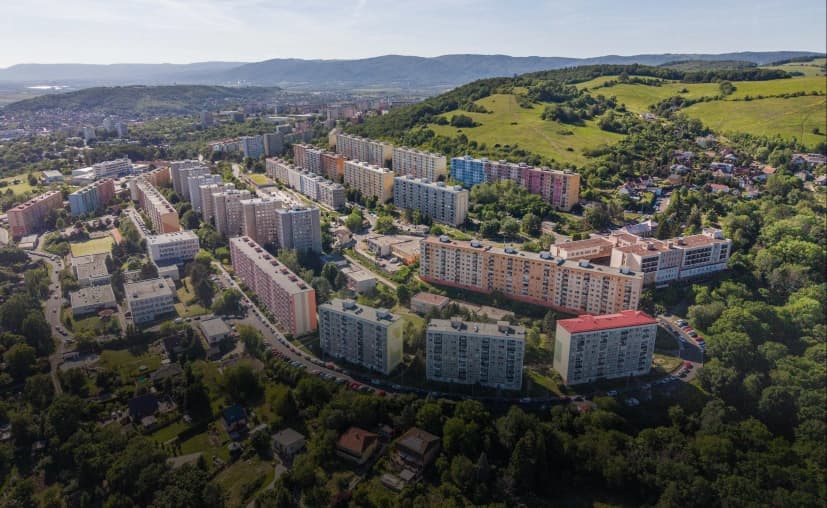 Panelová zástavba na Severní Terase a v Doběticích