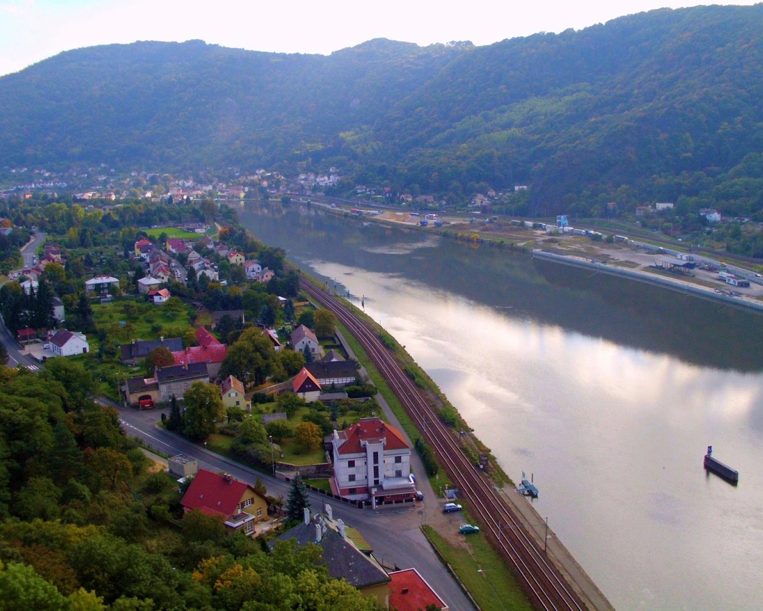 Rodinné domy se zahradou a pozemky v okolí Ústí nad Labem