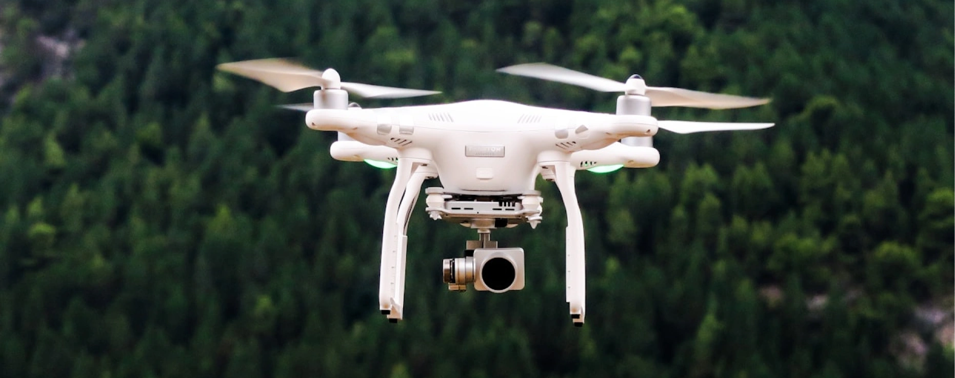 Letecké záběry nemovitosti a okolí dronem